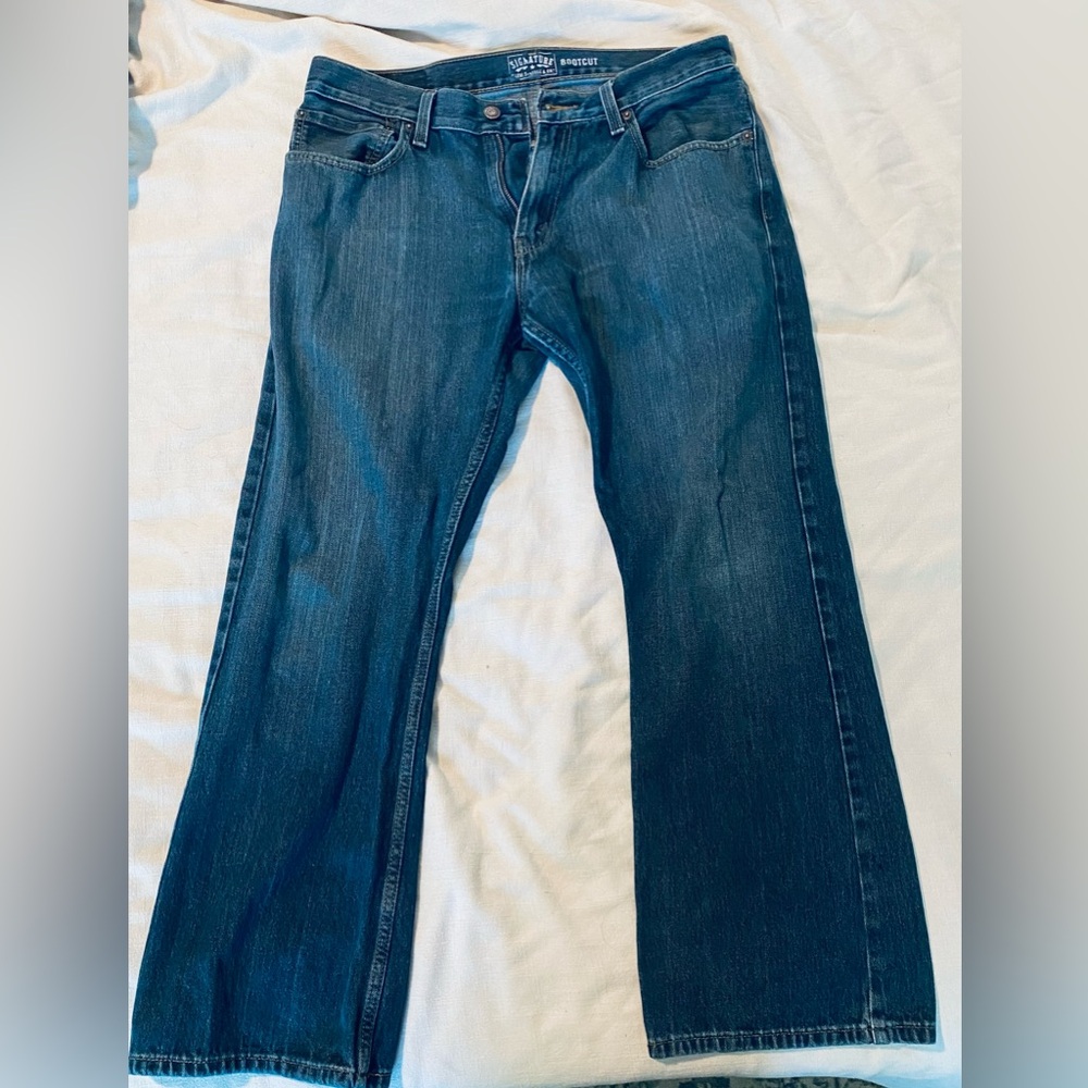 Signature by Levi Strauss Boot Cut Jeans for men. 34 x 30.